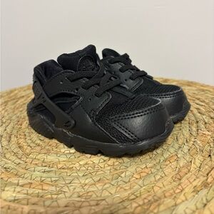 Nike Huarache Run
 "Triple Black"
7C
Toddler/Baby Shoe